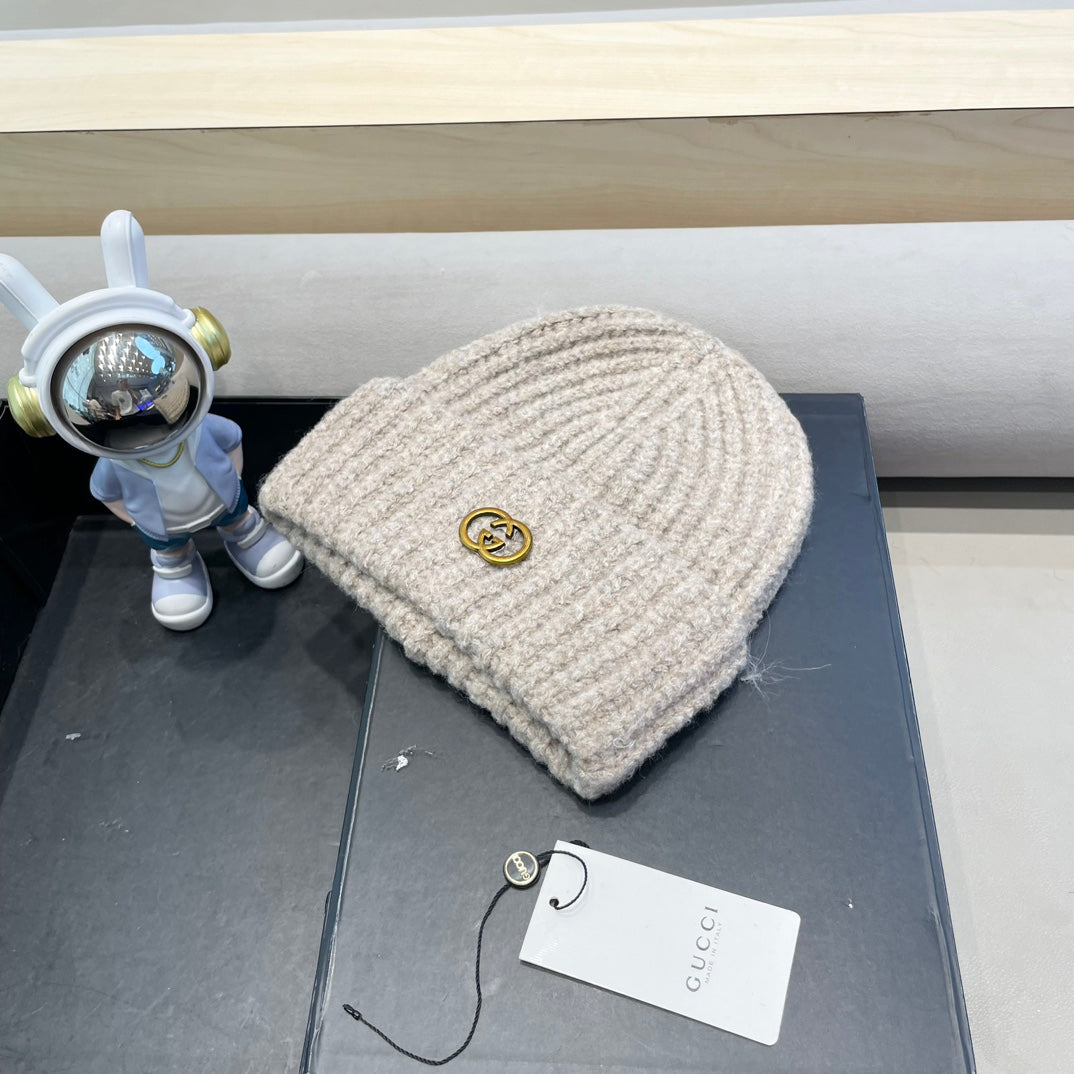 GUCCI BEANIE HAT IN ECRU BEIGE WOOL 428125