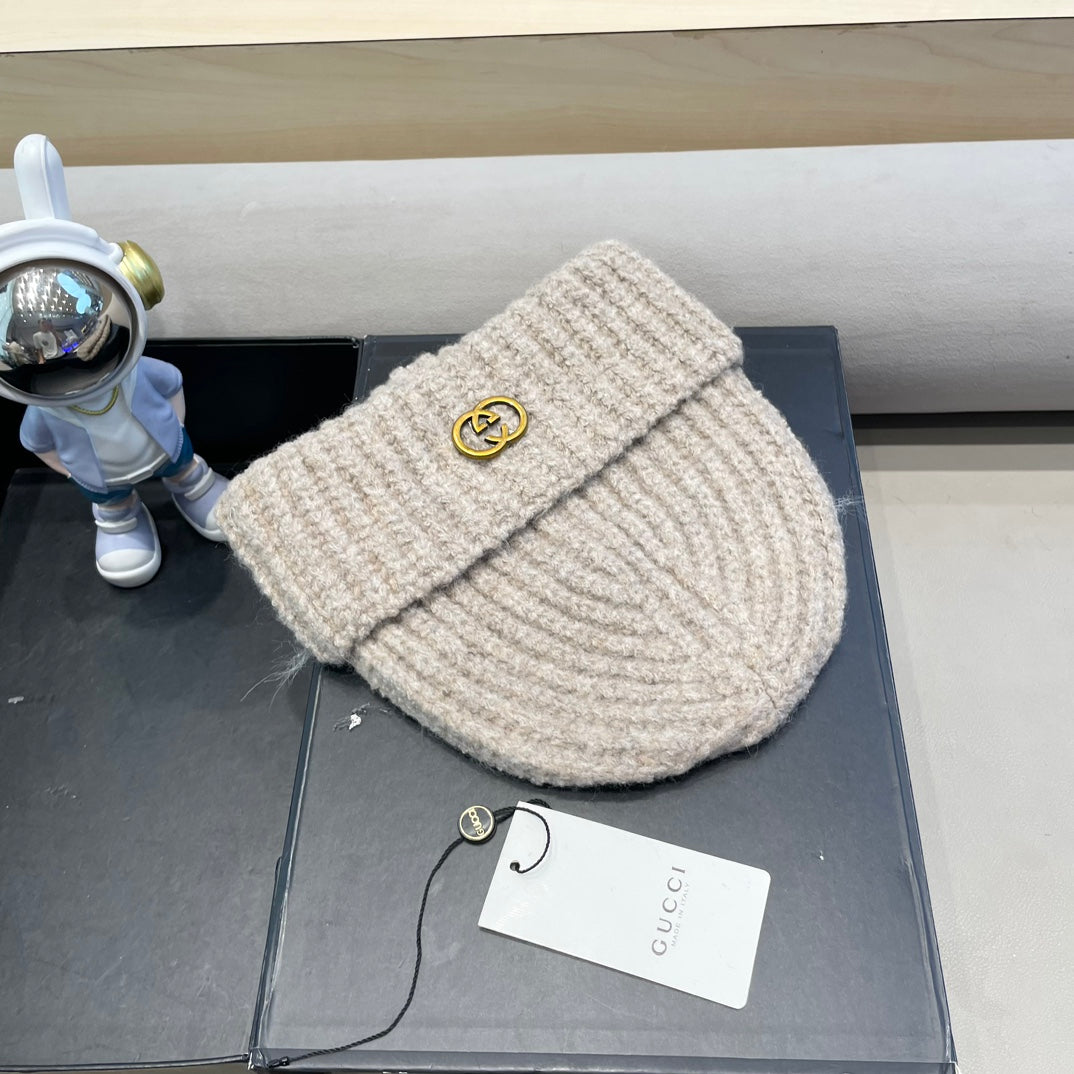 GUCCI BEANIE HAT IN ECRU BEIGE WOOL 428125