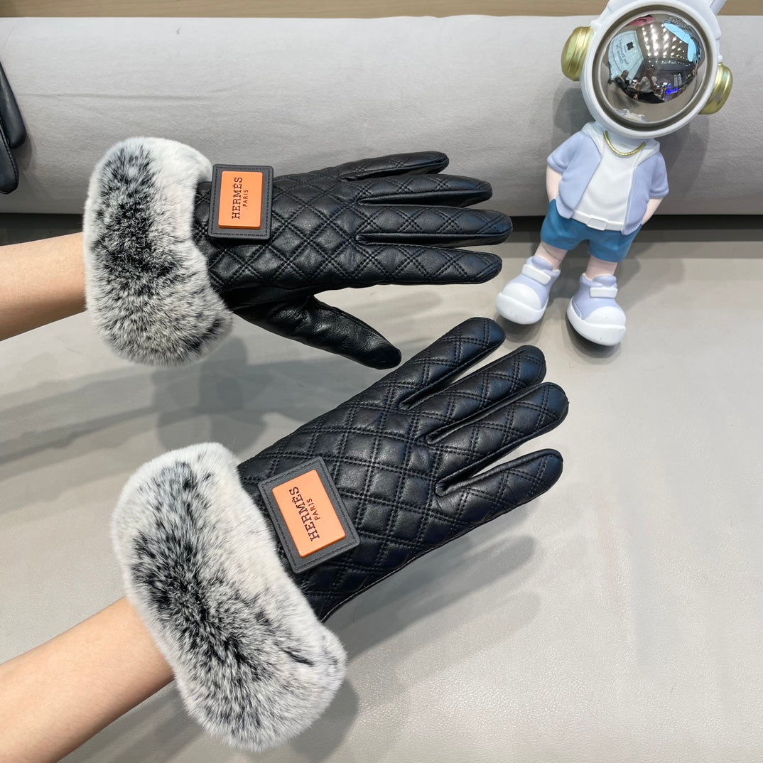 HERMES GLOVES IN BLACK DEERSKIN WITH RABBIT FUR LINING 427385