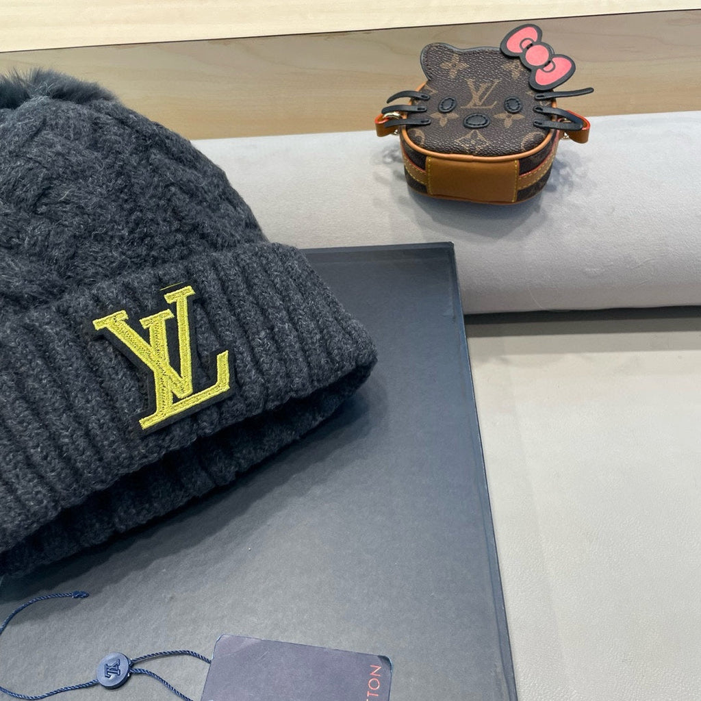 LOUIS VUITTON KNITTED BEANIE HAT IN BLACK WOOL AND LAMB FUR 430044