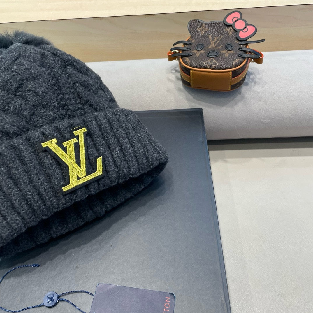 LOUIS VUITTON KNITTED BEANIE HAT IN BLACK WOOL AND LAMB FUR 430044
