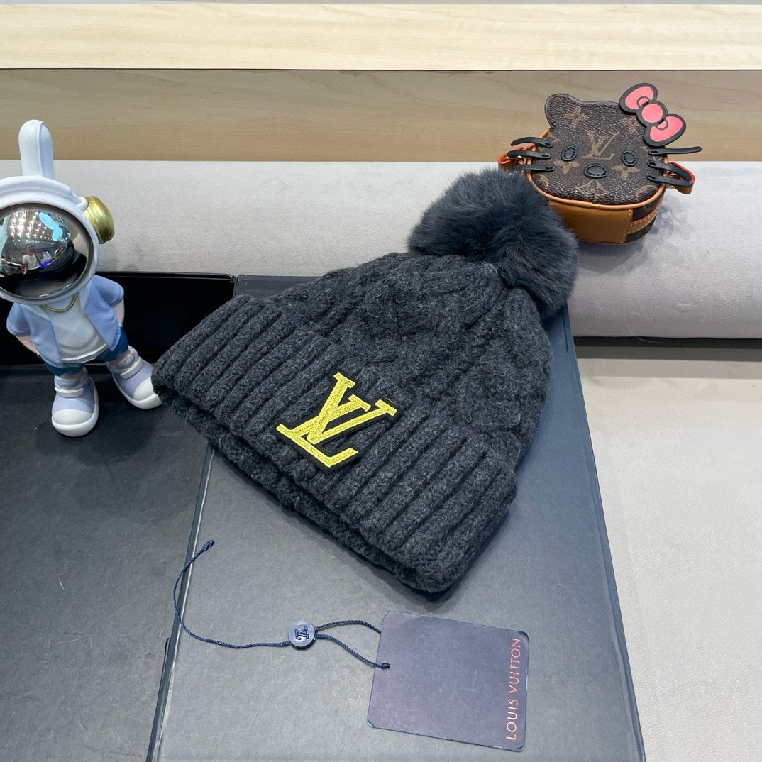 LOUIS VUITTON KNITTED BEANIE HAT IN BLACK WOOL AND LAMB FUR 430044
