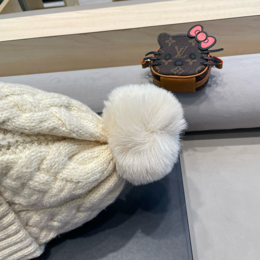 LOUIS VUITTON KNITTED BEANIE HAT IN BEIGE WOOL AND LAMB FUR 430045