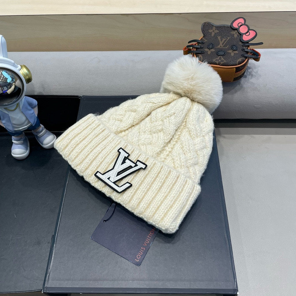 LOUIS VUITTON KNITTED BEANIE HAT IN BEIGE WOOL AND LAMB FUR 430045