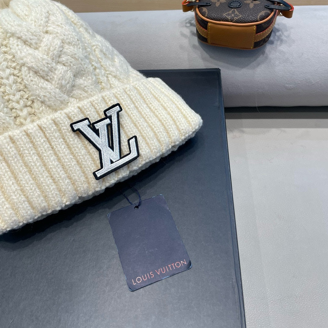 LOUIS VUITTON KNITTED BEANIE HAT IN BEIGE WOOL AND LAMB FUR 430045