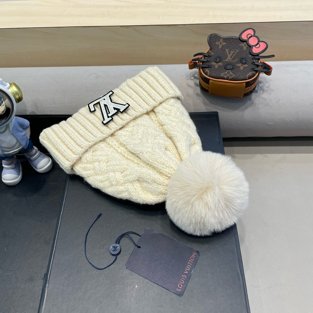 LOUIS VUITTON KNITTED BEANIE HAT IN BEIGE WOOL AND LAMB FUR 430045