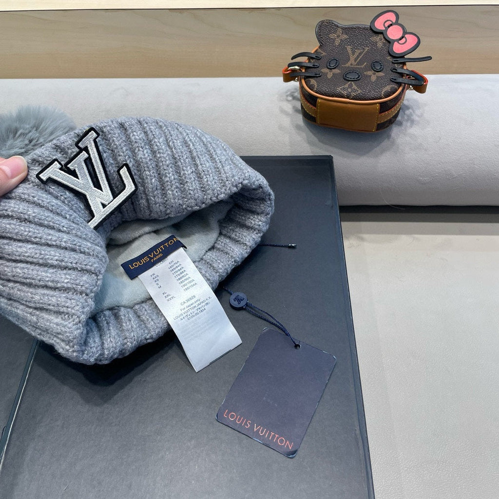 LOUIS VUITTON KNITTED BEANIE HAT IN GRAY WOOL AND LAMB FUR 430046