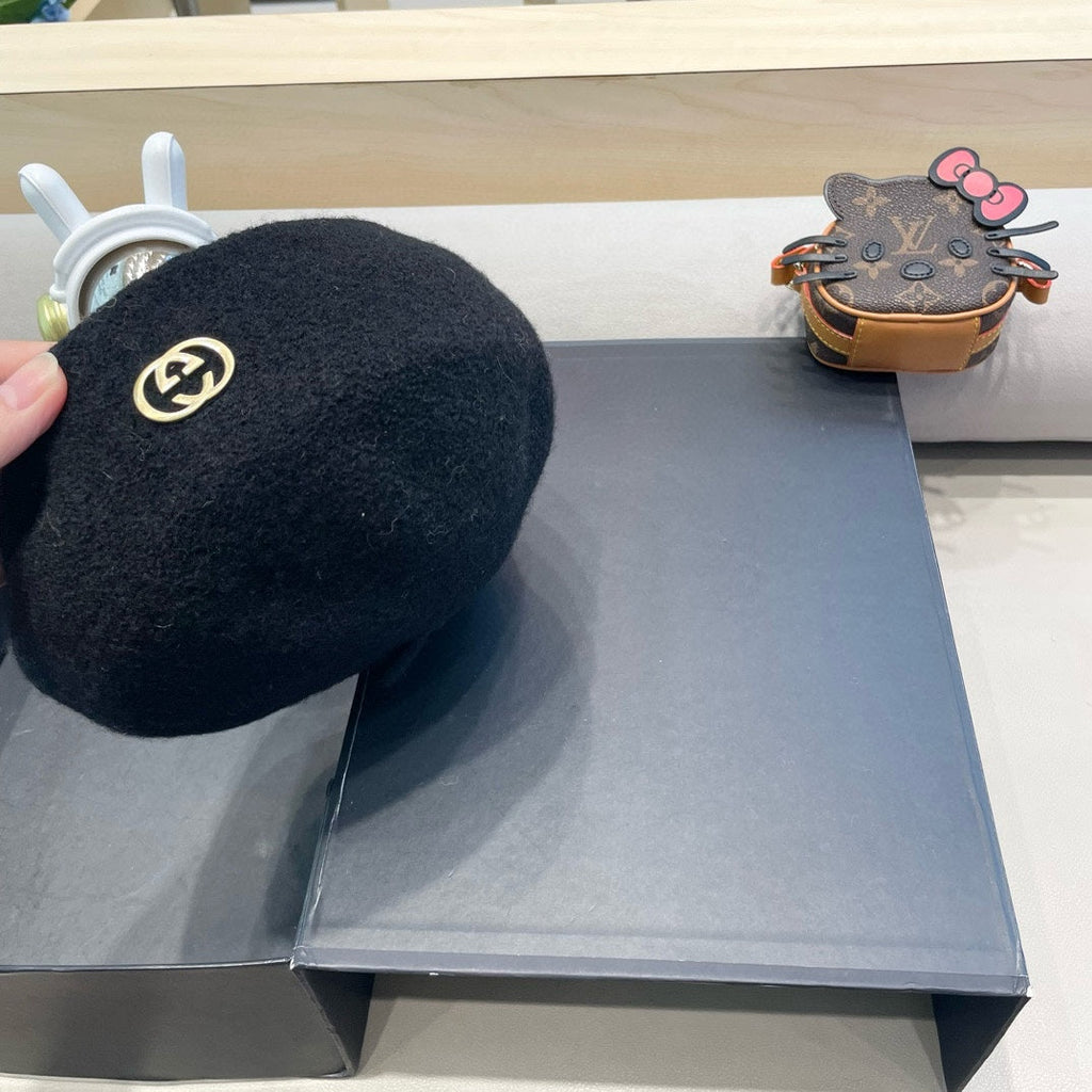 GUCCI BERET HAT IN BLACK WOOL 430078