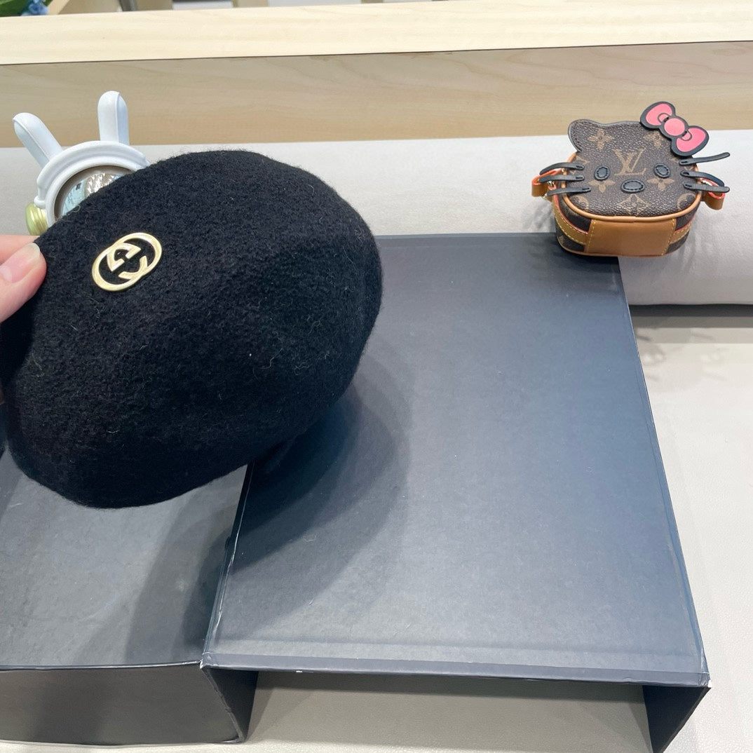 GUCCI BERET HAT IN BLACK WOOL 430078