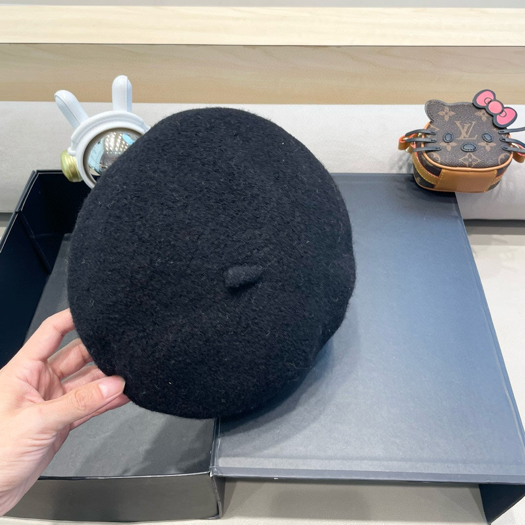 GUCCI BERET HAT IN BLACK WOOL 430078