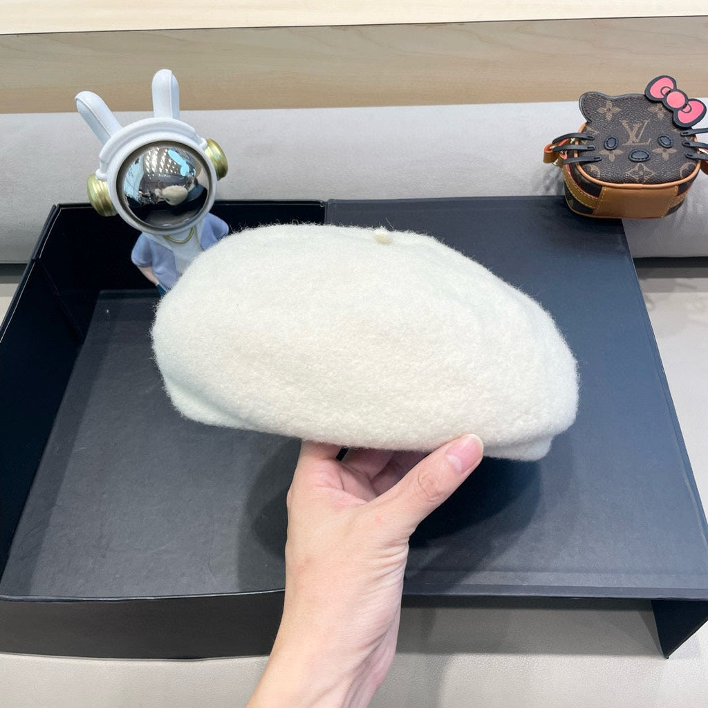 GUCCI BERET HAT IN WHITE WOOL 430079