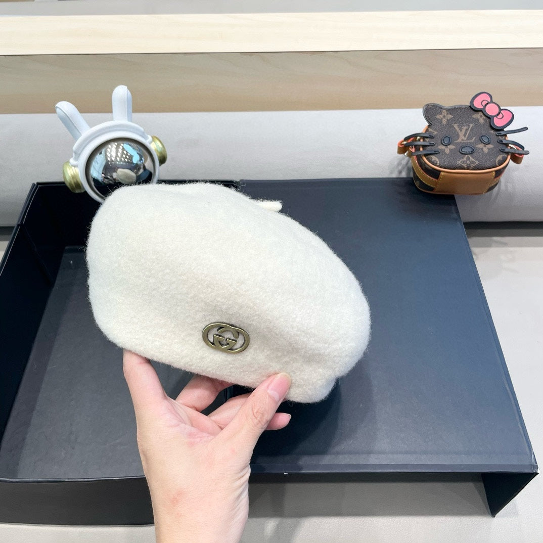 GUCCI BERET HAT IN WHITE WOOL 430079
