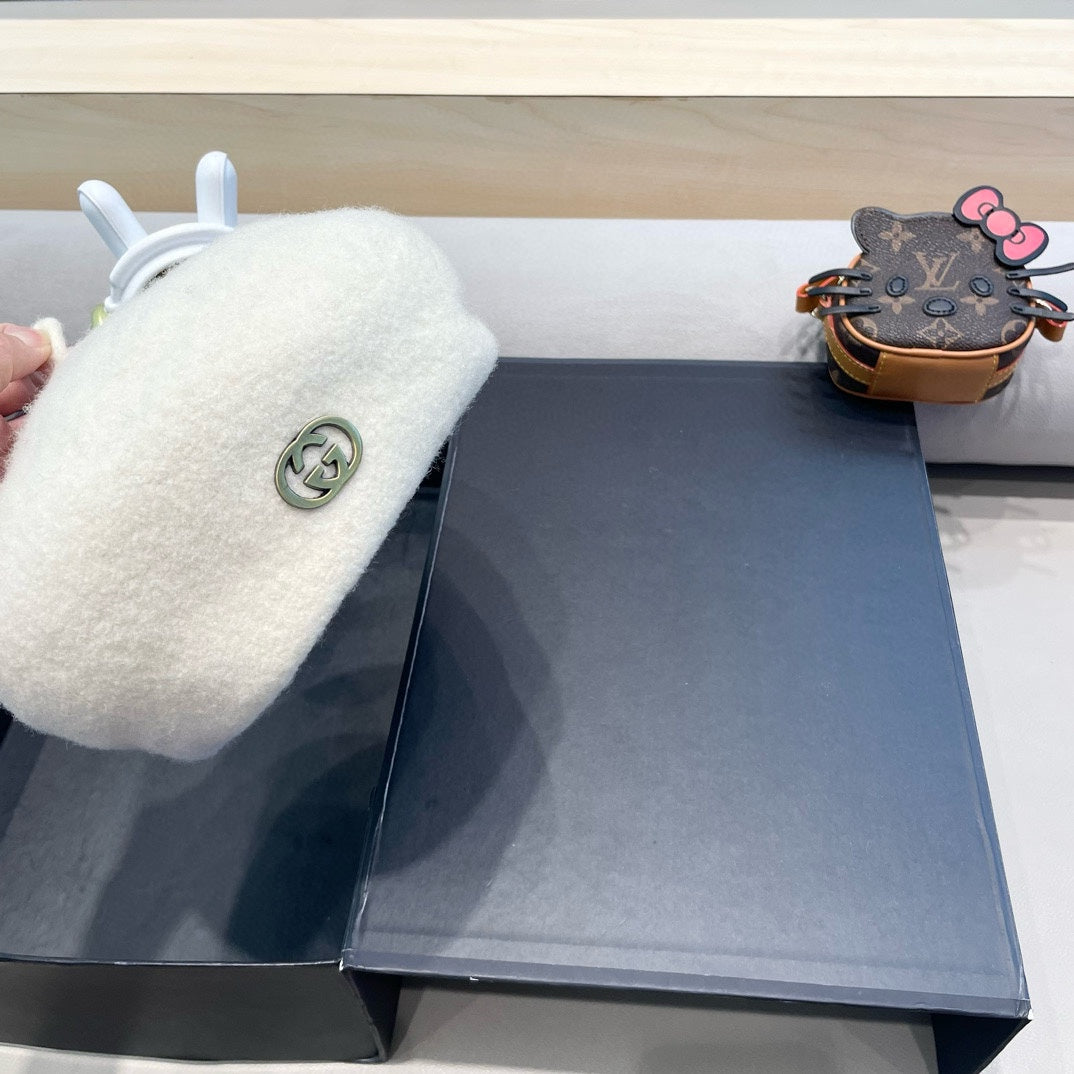 GUCCI BERET HAT IN WHITE WOOL 430079