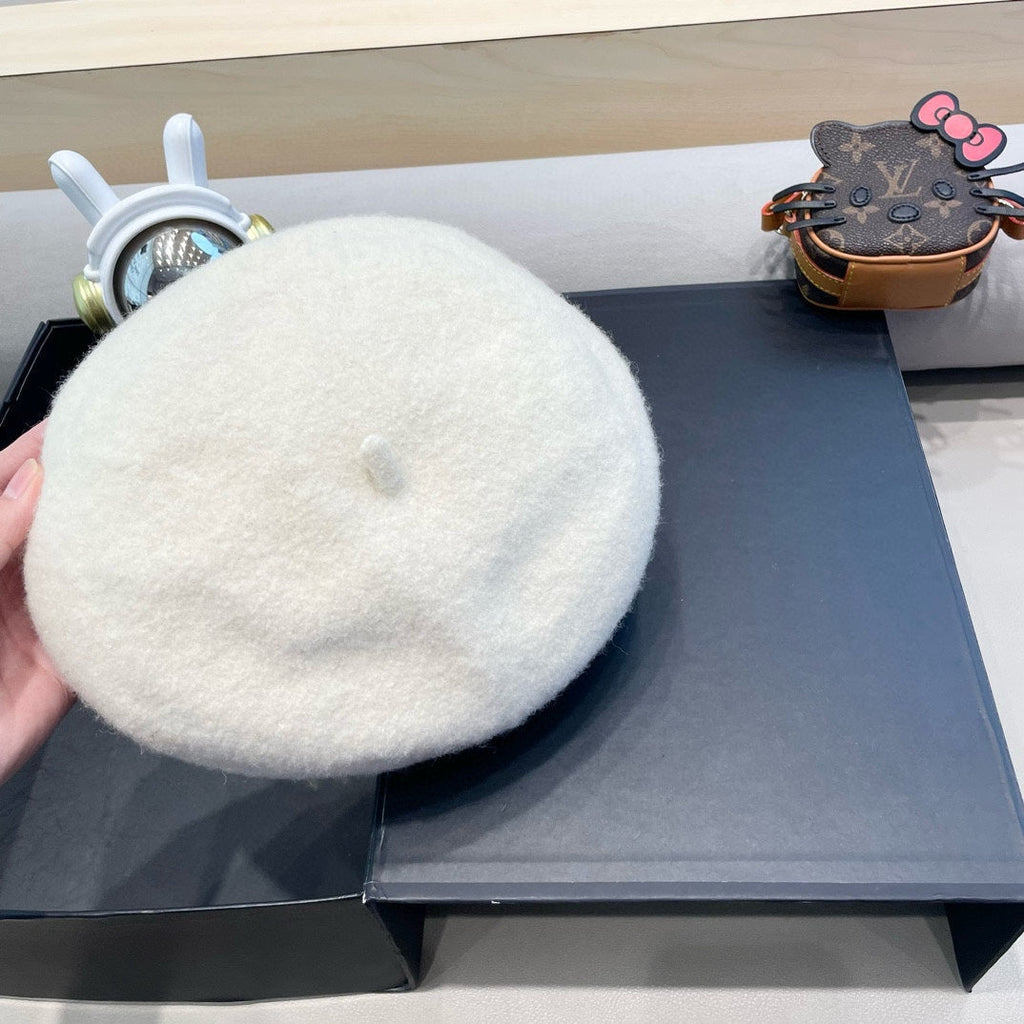 GUCCI BERET HAT IN WHITE WOOL 430079