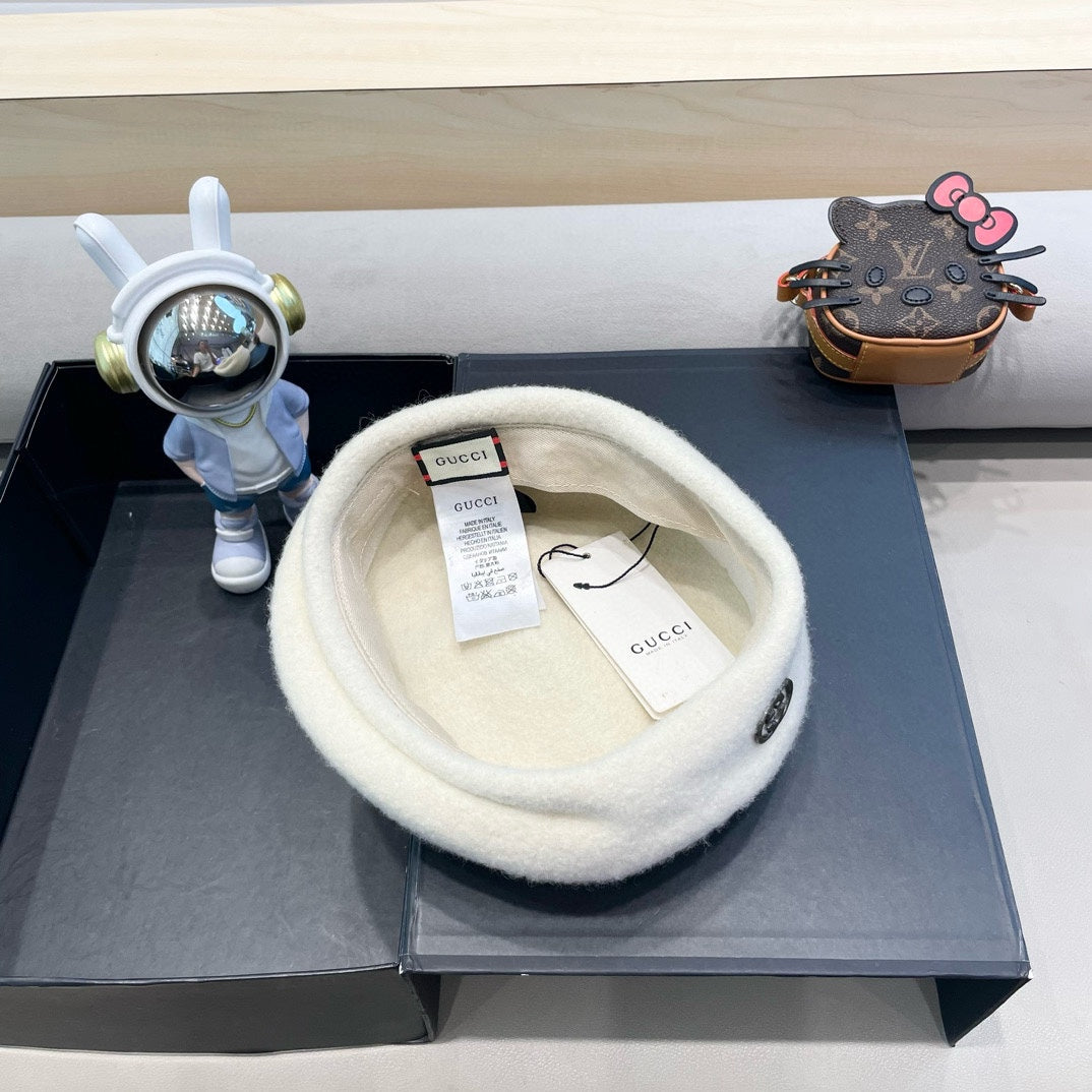 GUCCI BERET HAT IN WHITE WOOL 430079