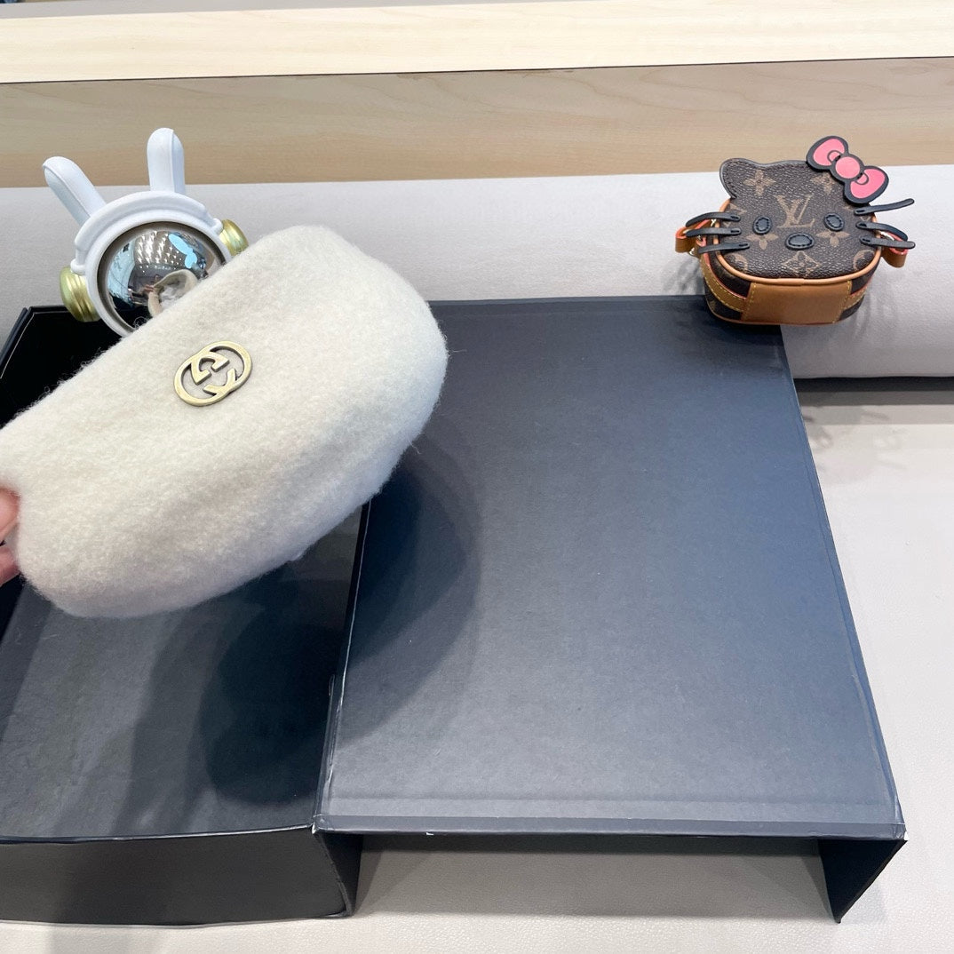 GUCCI BERET HAT IN WHITE WOOL 430079