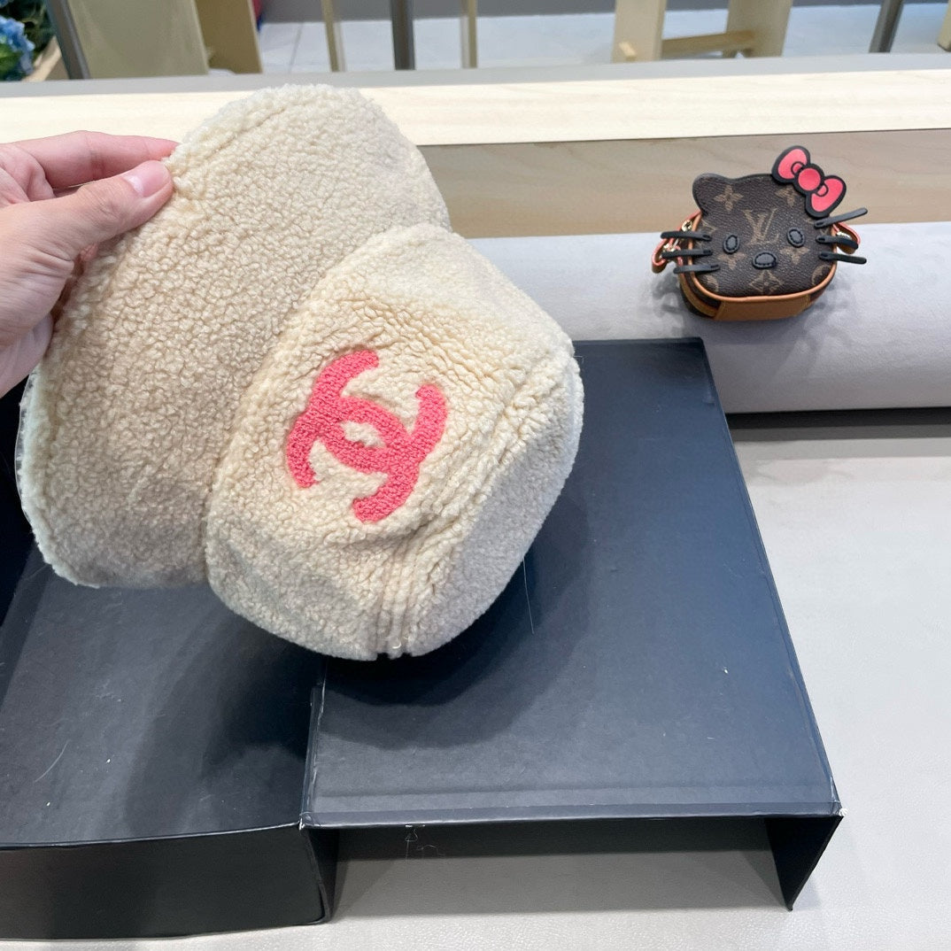 CHANEL BUCKET HAT IN BEIGE LAMB WOOL 430249