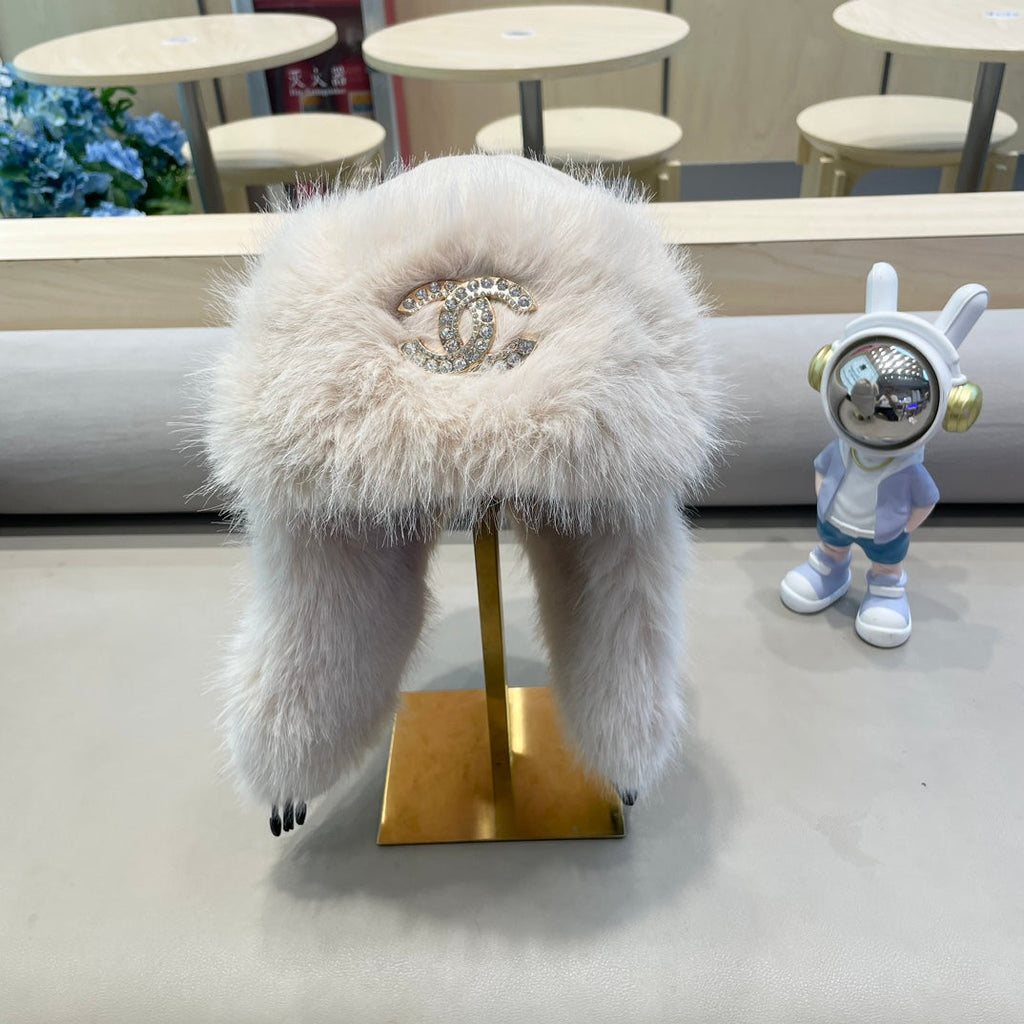 CHANEL TRAPPER HAT IN WHITE SUEDE AND LAMB FUR 429971