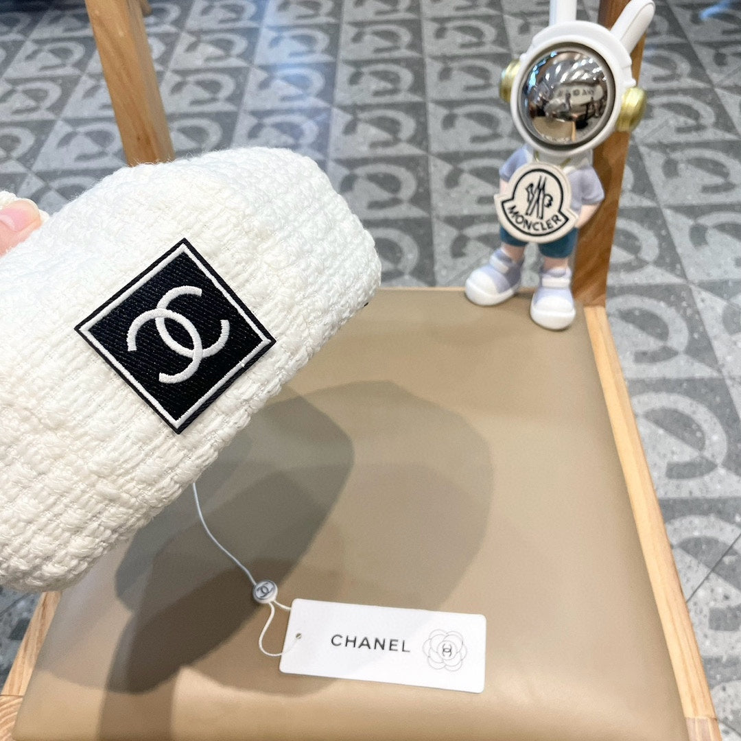 CHANEL BERET HAT WHITE 431753