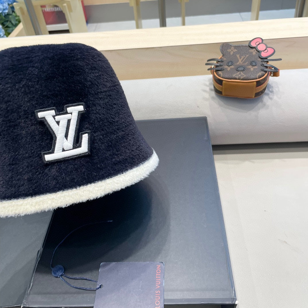 LOUIS VUITTON BUCKET HAT IN NAVY BLUE MIX WHITE LAMB FUR 431378