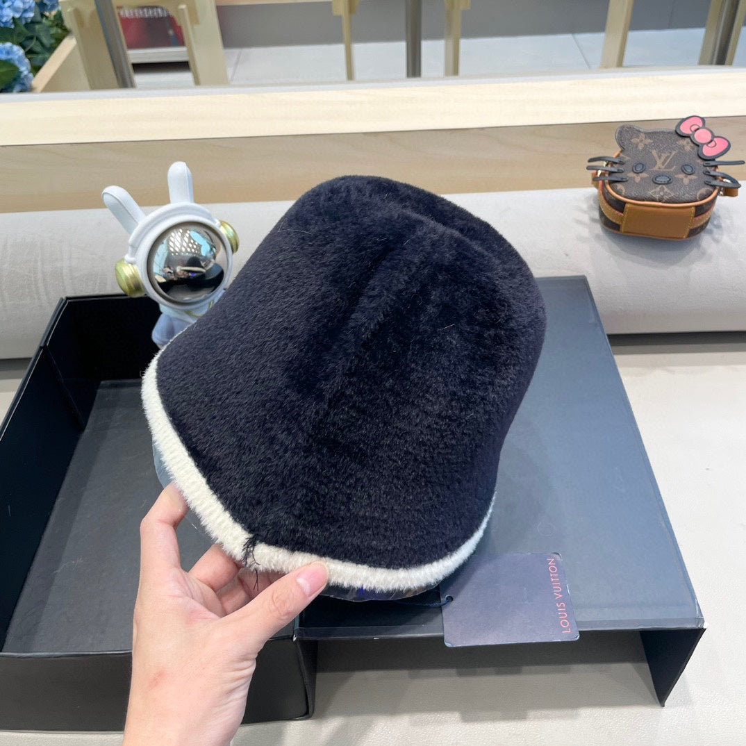 LOUIS VUITTON BUCKET HAT IN NAVY BLUE MIX WHITE LAMB FUR 431378