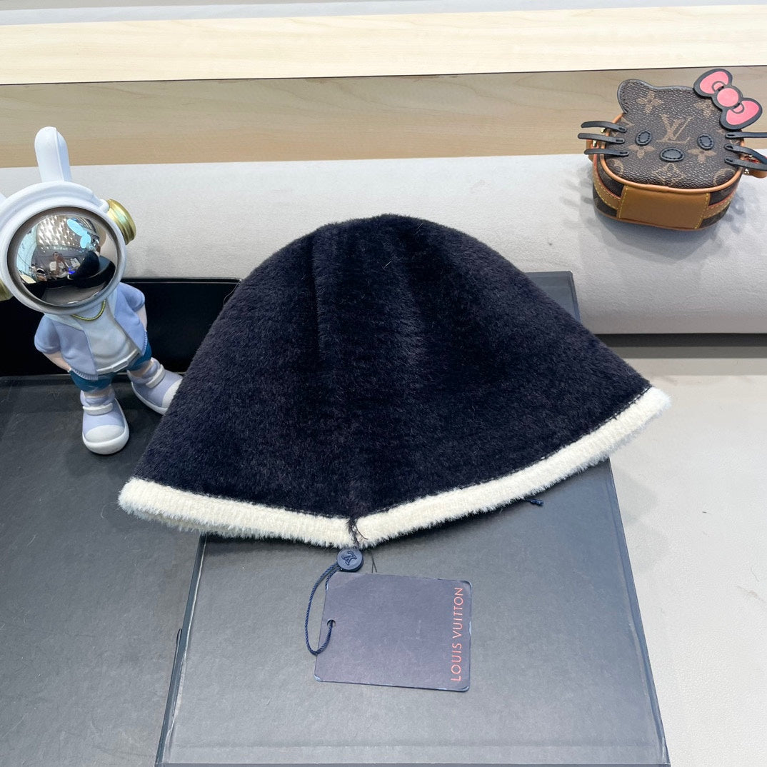 LOUIS VUITTON BUCKET HAT IN NAVY BLUE MIX WHITE LAMB FUR 431378