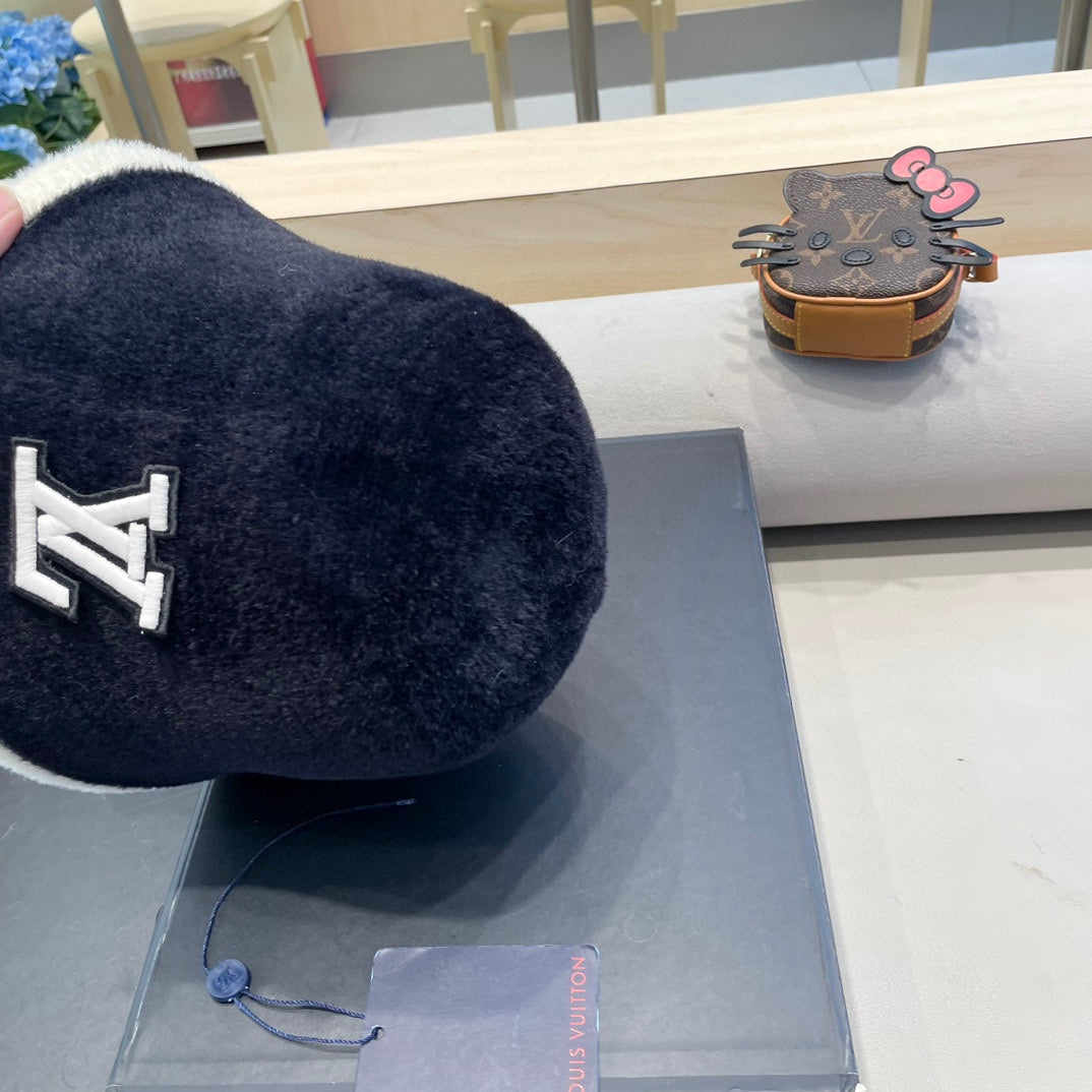 LOUIS VUITTON BUCKET HAT IN NAVY BLUE MIX WHITE LAMB FUR 431378