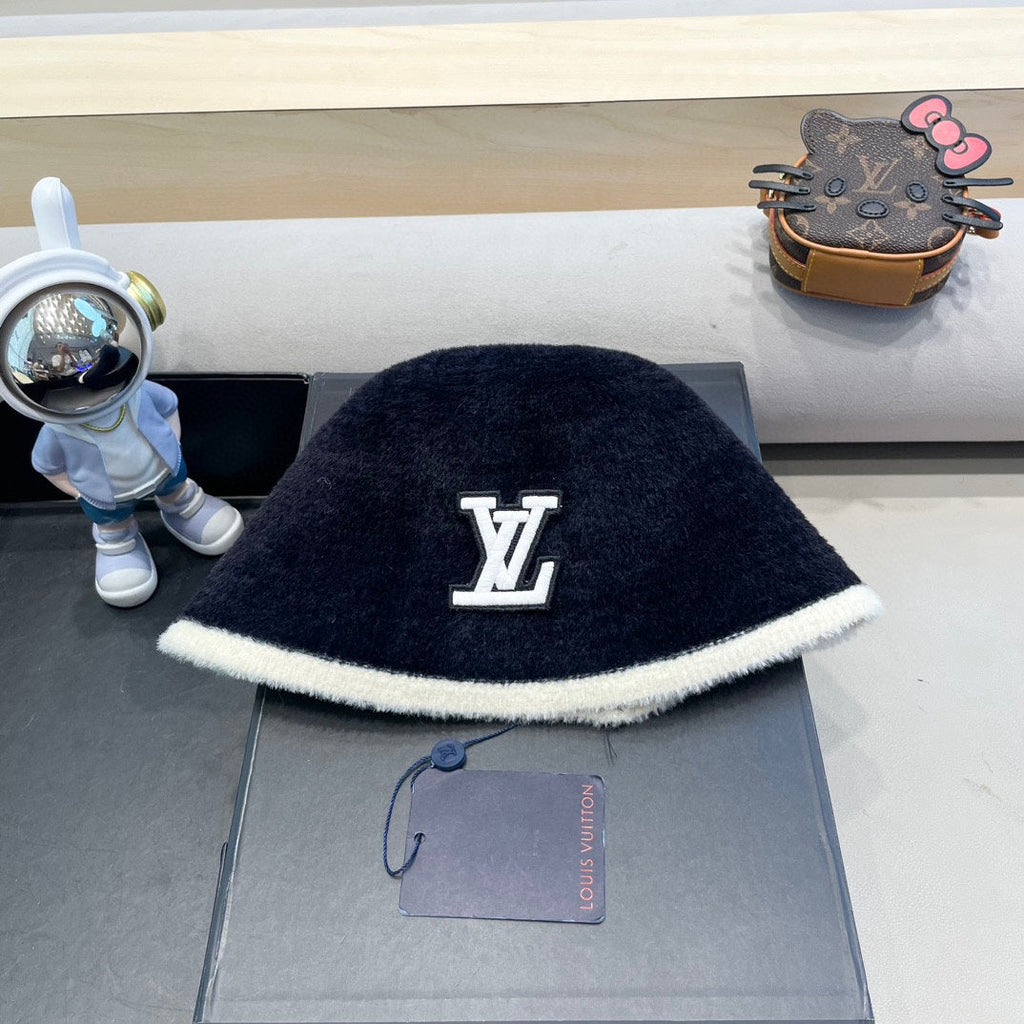 LOUIS VUITTON BUCKET HAT IN NAVY BLUE MIX WHITE LAMB FUR 431378