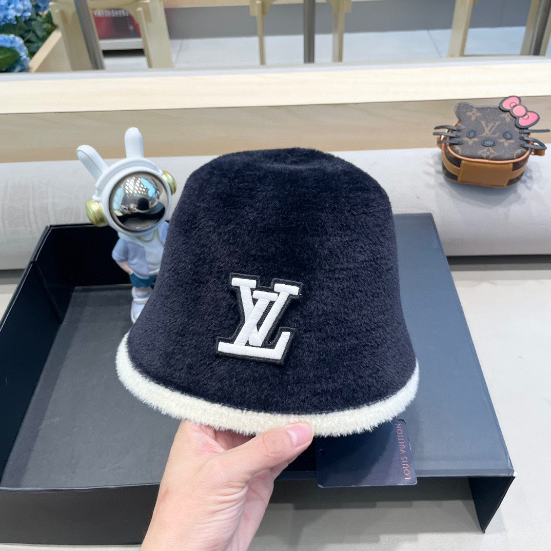 LOUIS VUITTON BUCKET HAT IN NAVY BLUE MIX WHITE LAMB FUR 431378