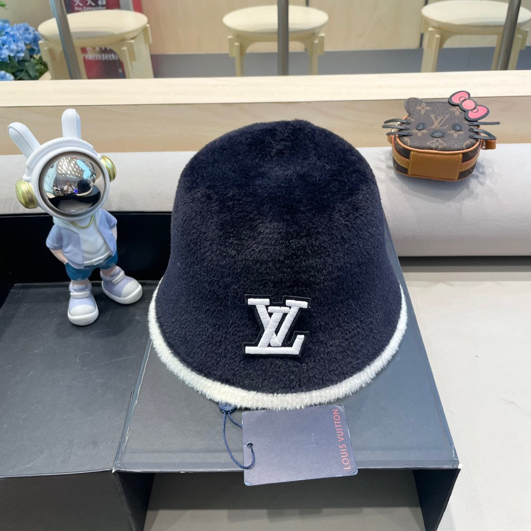 LOUIS VUITTON BUCKET HAT IN NAVY BLUE MIX WHITE LAMB FUR 431378