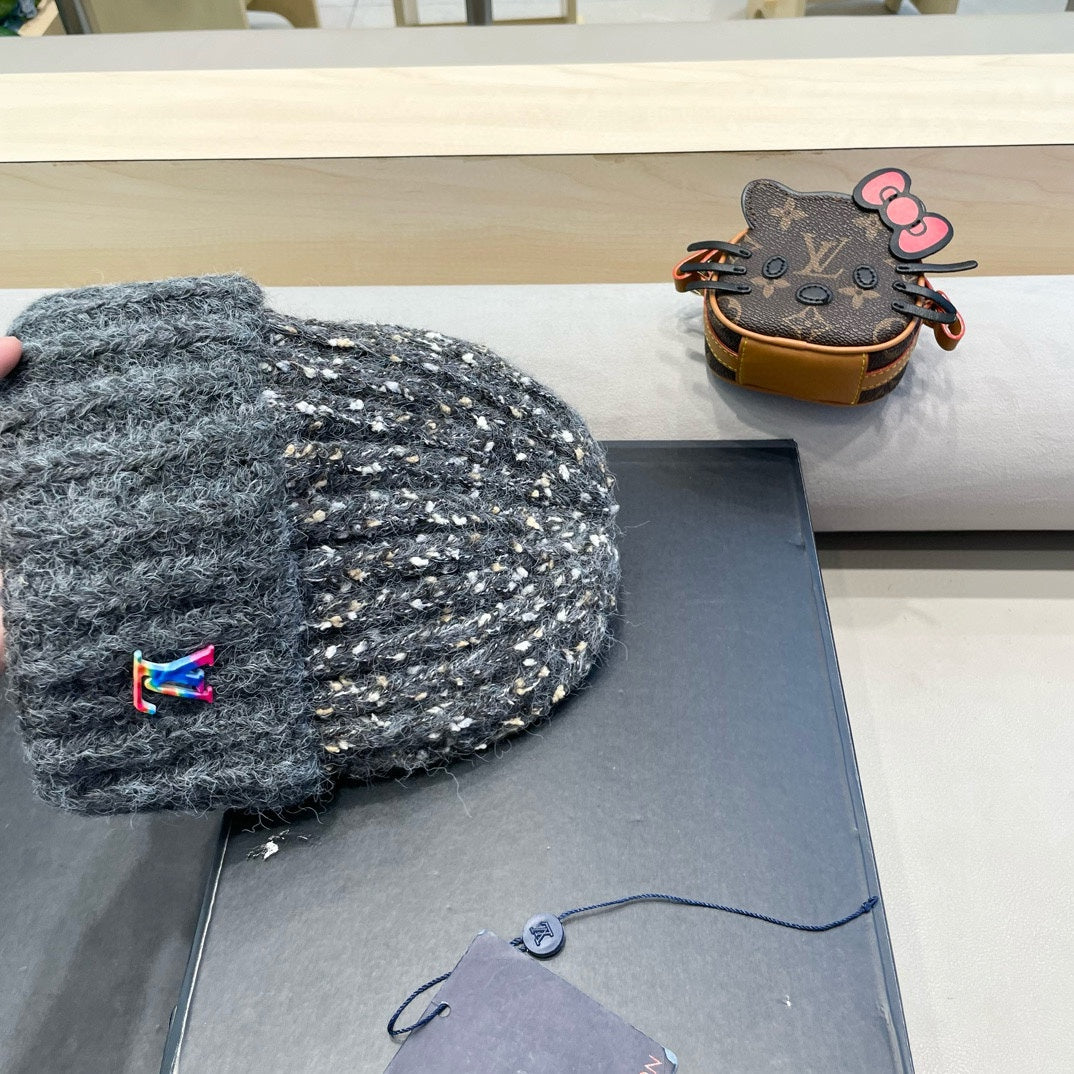 LOUIS VUITTON KNITTED BEANIE HAT IN GRAY WOOL 431617
