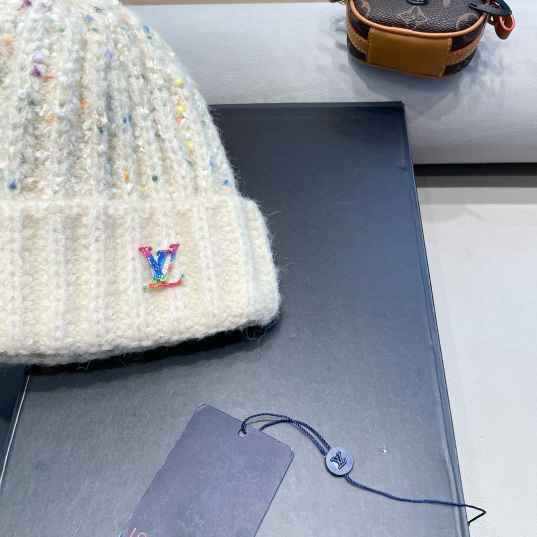 LOUIS VUITTON KNITTED BEANIE HAT IN WHITE WOOL 431620