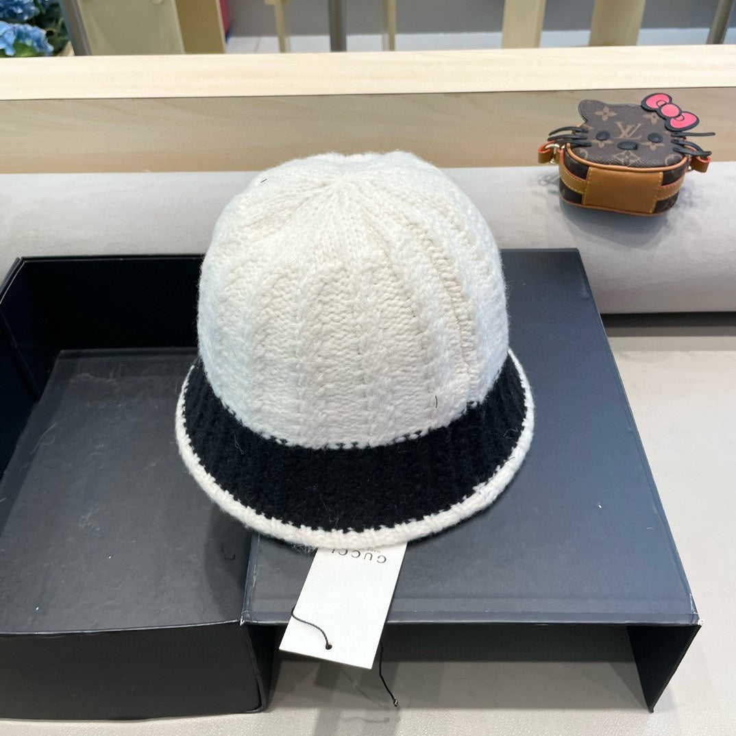 GUCCI KNIT BUCKET HAT IN WHITE MIX BLACK WOOL 431638