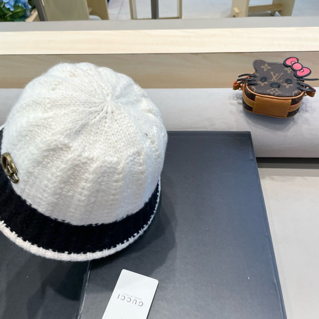 GUCCI KNIT BUCKET HAT IN WHITE MIX BLACK WOOL 431638
