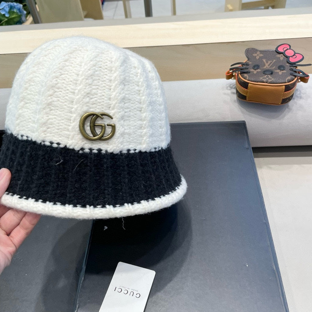 GUCCI KNIT BUCKET HAT IN WHITE MIX BLACK WOOL 431638