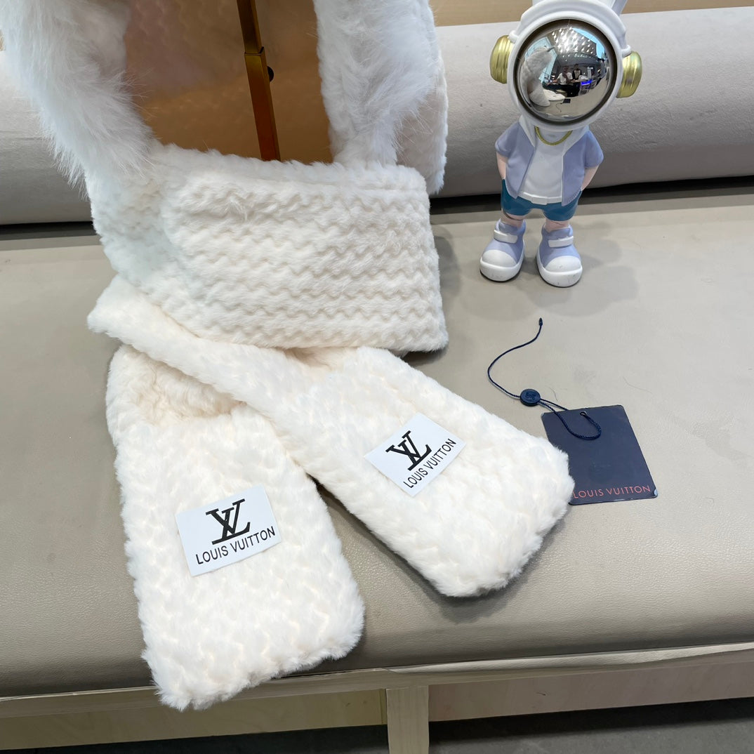 LOUIS VUITTON BEANIE HAT IN WHITE WOOL AND LAMB FUR 435076