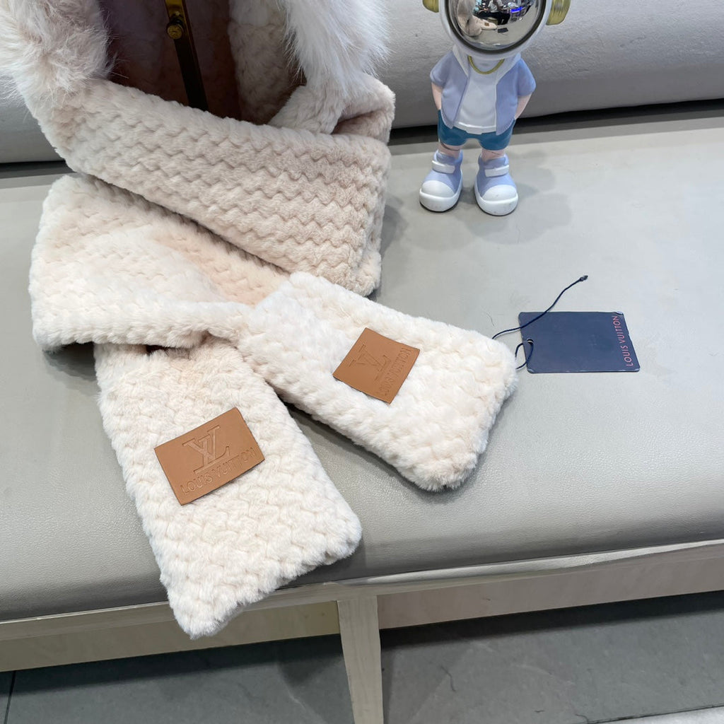 LOUIS VUITTON BEANIE HAT IN ALMOND BEIGE WOOL AND LAMB FUR 435075