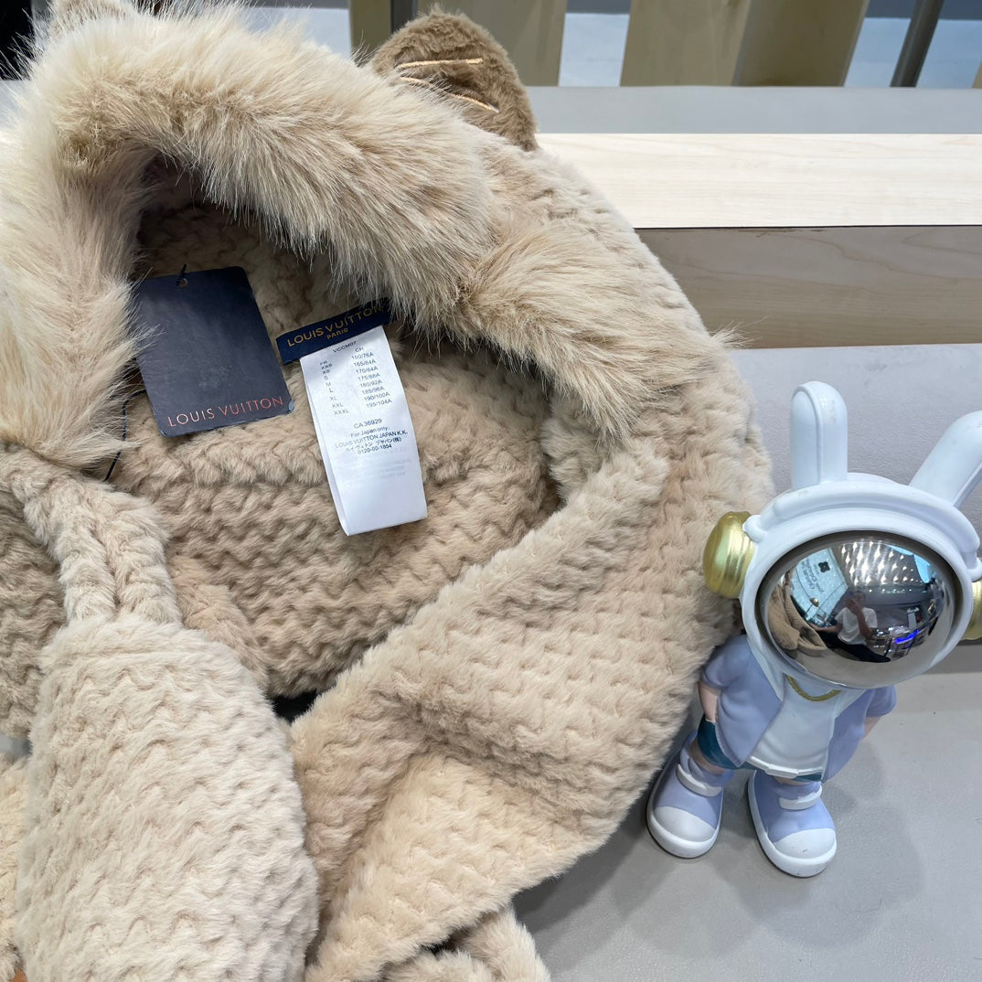 LOUIS VUITTON BEANIE HAT IN COSMIC LATTE BEIGE WOOL AND LAMB FUR 435073
