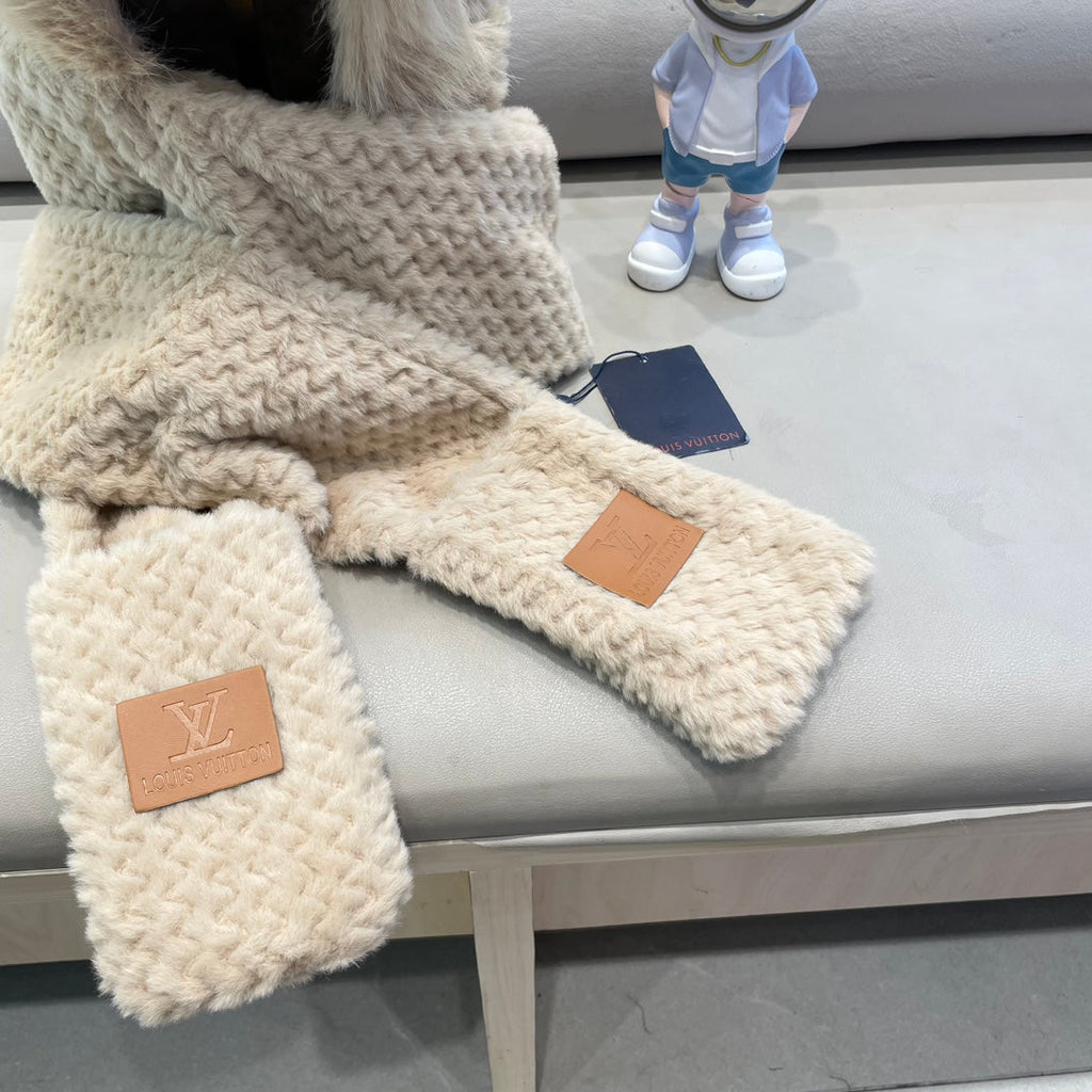 LOUIS VUITTON BEANIE HAT IN COSMIC LATTE BEIGE WOOL AND LAMB FUR 435073