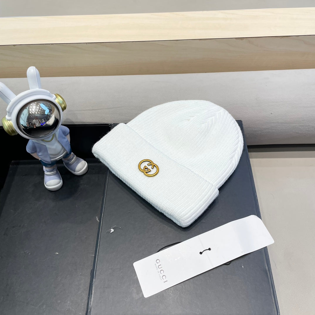 GUCCI BEANIE HAT IN WHITE WOOL 433459