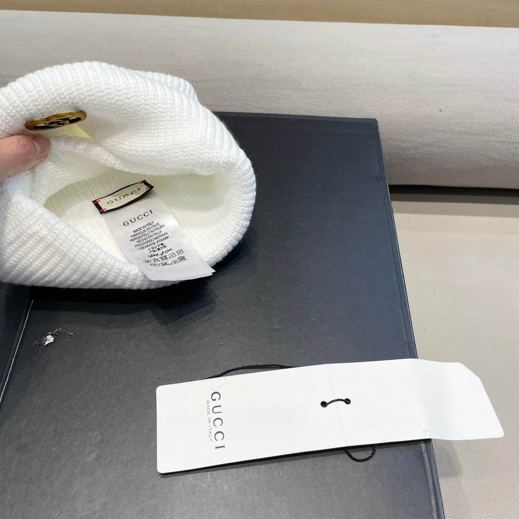 GUCCI BEANIE HAT IN WHITE WOOL 433459