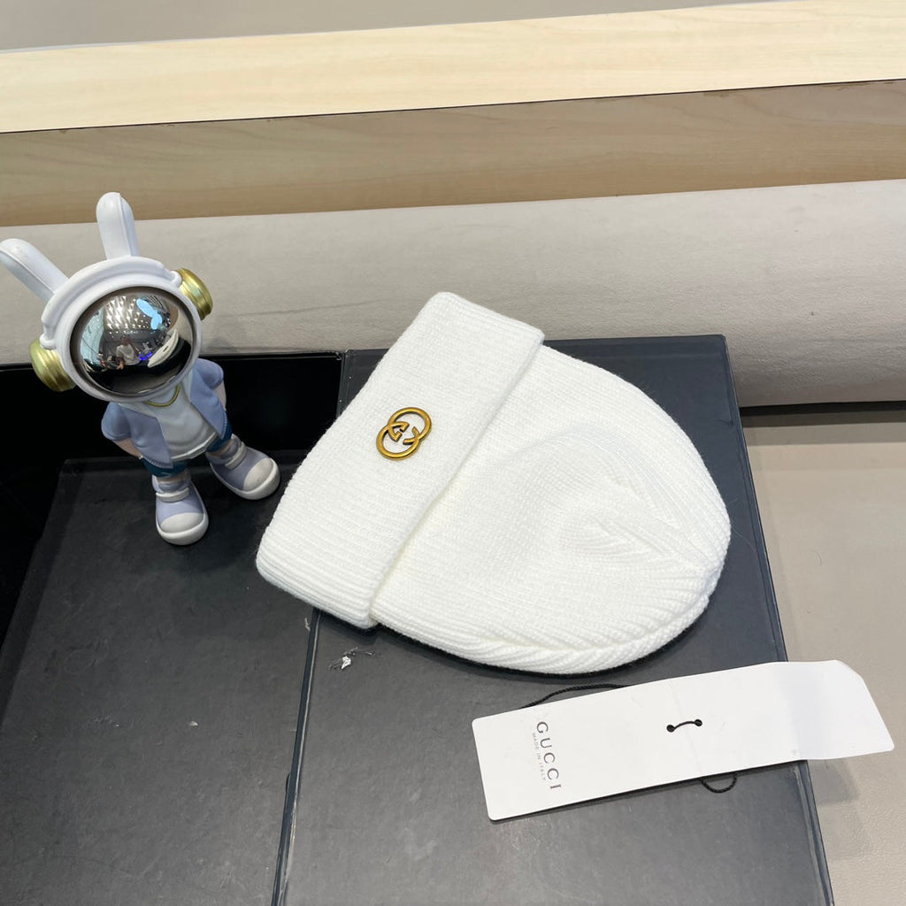 GUCCI BEANIE HAT IN WHITE WOOL 433459