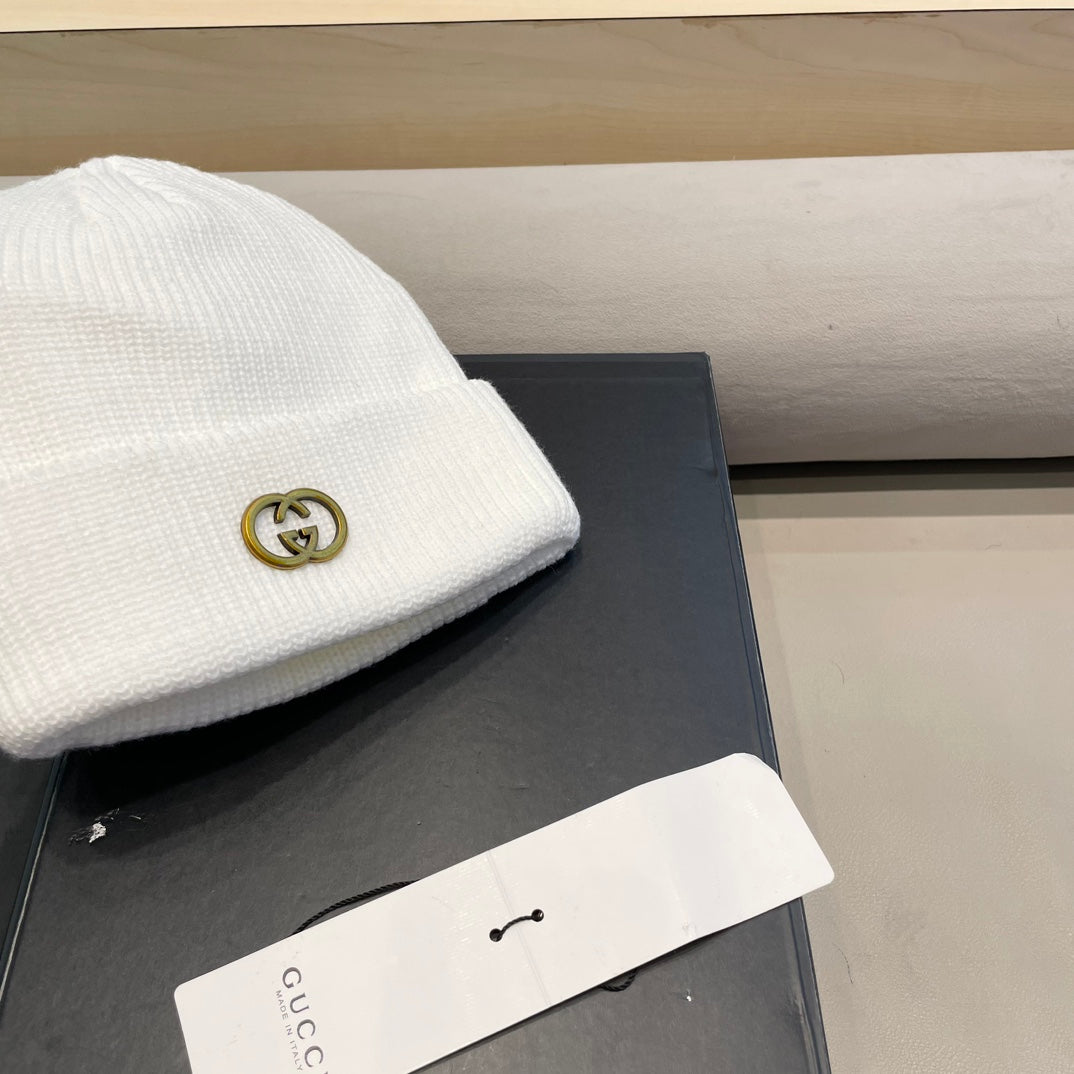 GUCCI BEANIE HAT IN WHITE WOOL 433459