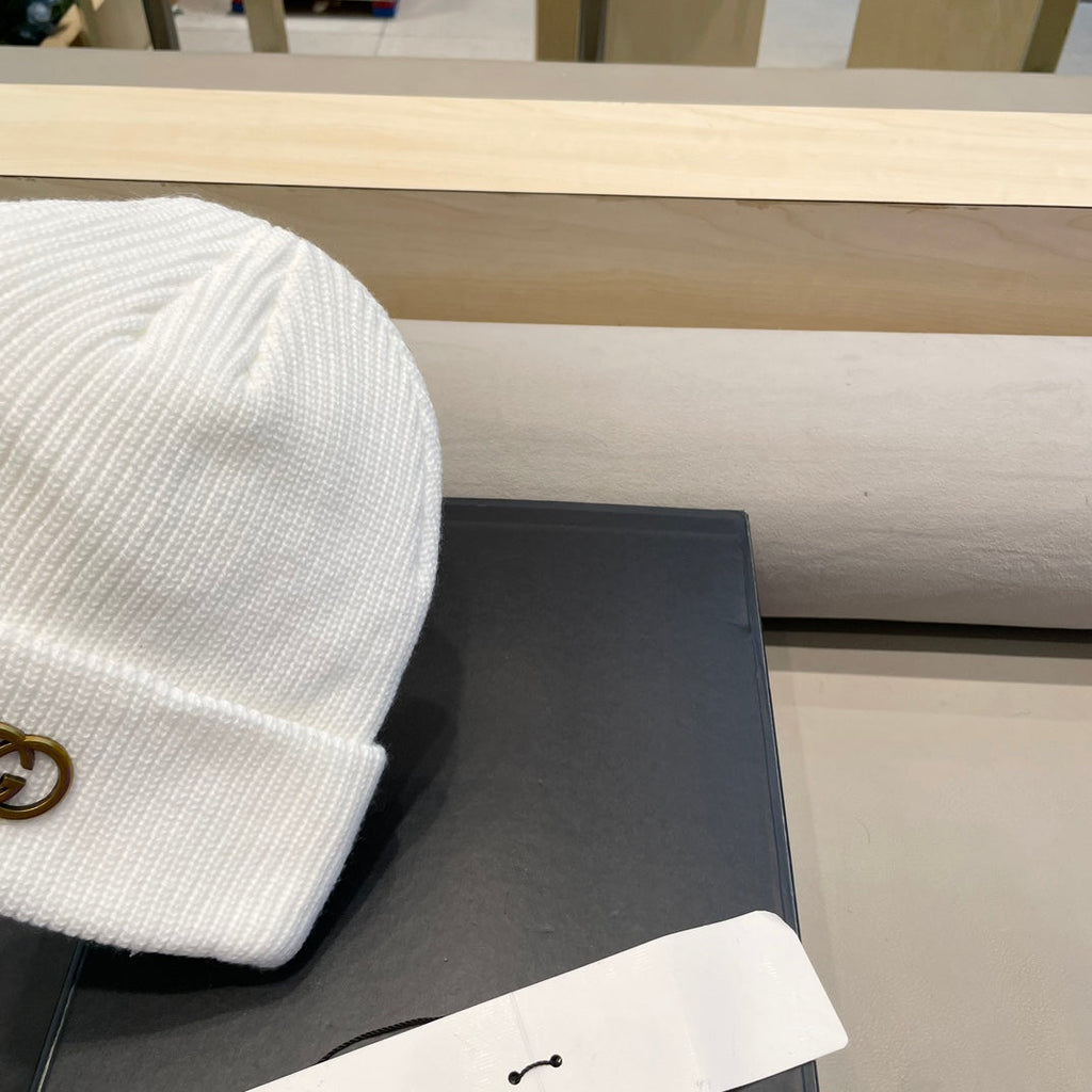 GUCCI BEANIE HAT IN WHITE WOOL 433459