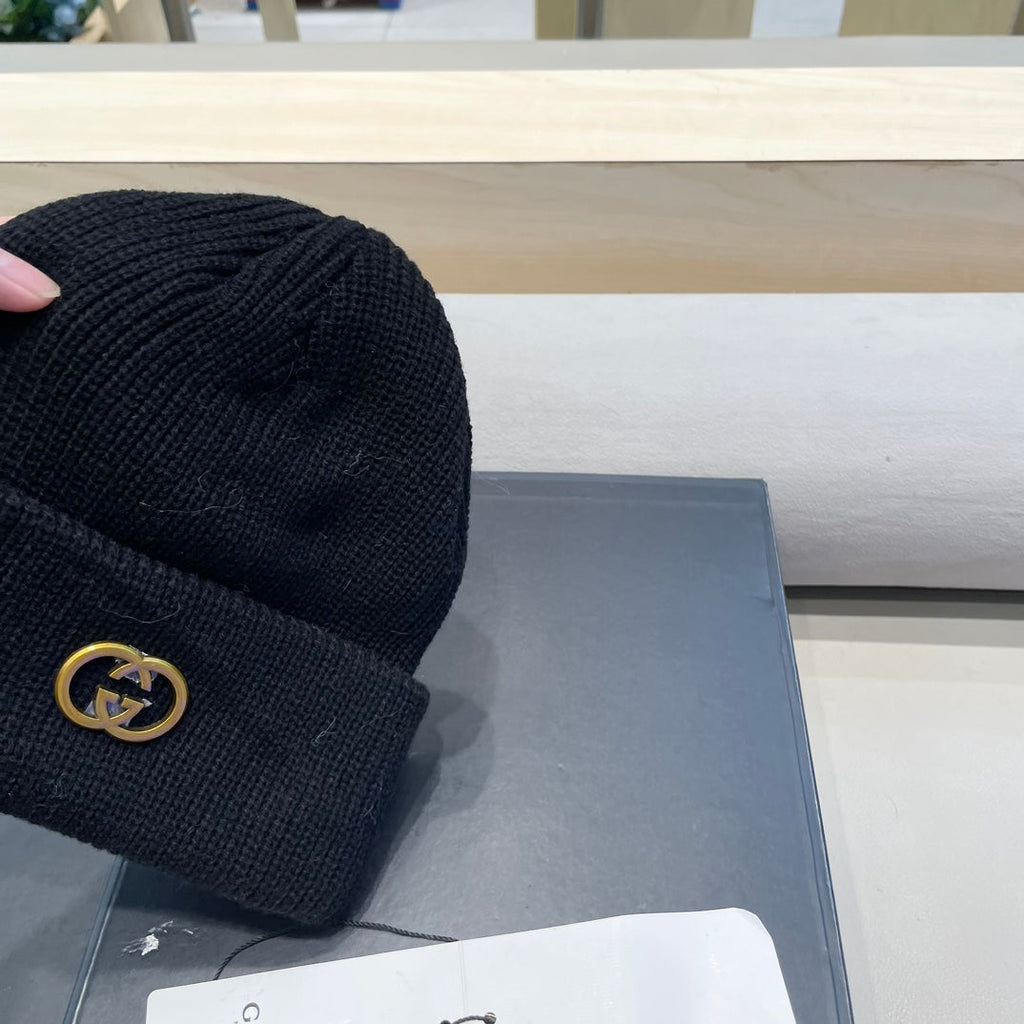 GUCCI BEANIE HAT IN BLACK WOOL 433460