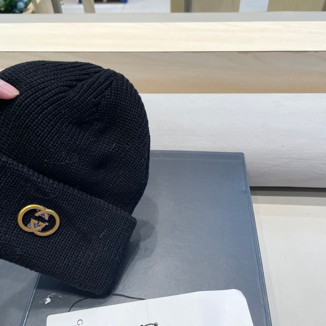GUCCI BEANIE HAT IN BLACK WOOL 433460