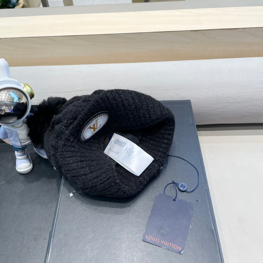 LOUIS VUITTON BEANIE HAT IN BLACK WOOL 433486