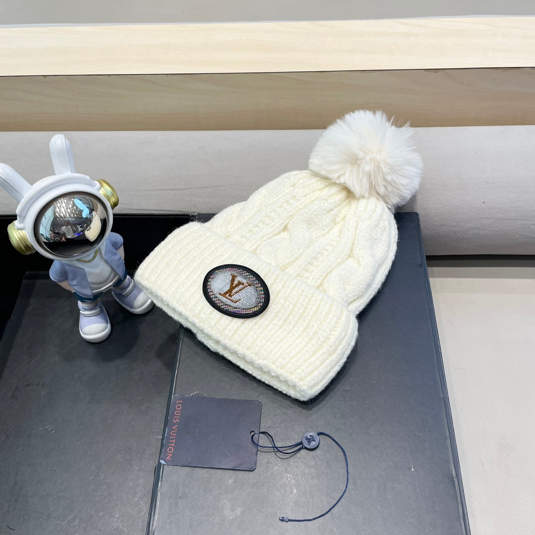LOUIS VUITTON BEANIE HAT IN WHITE WOOL 433487