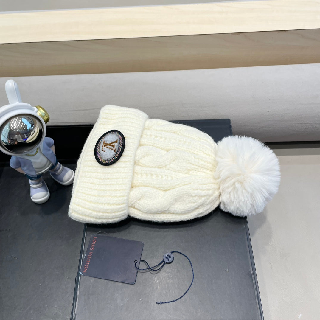 LOUIS VUITTON BEANIE HAT IN WHITE WOOL 433487