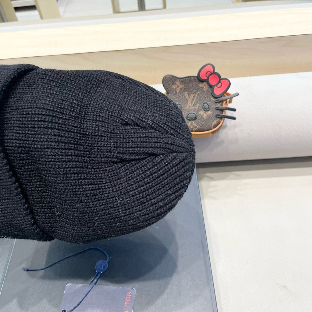 LOUIS VUITTON BEANIE HAT IN BLACK WOOL 435027